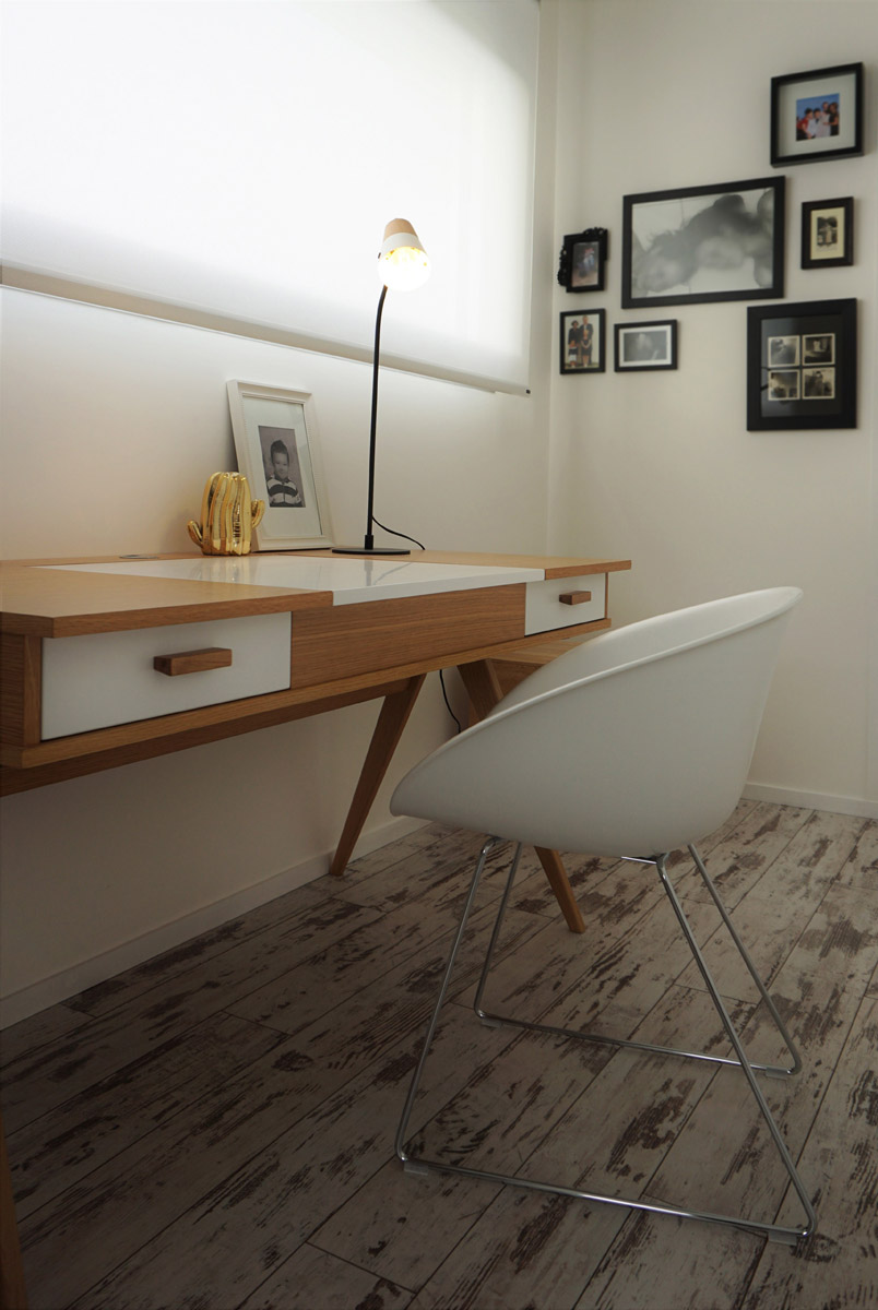 Maison Contemporaine, bureau par Anne Solenn Chérat, Décoratrice UFDI sur Lorient, Vannes, Pontivy: main dans la main, avec les propriétaires, nous avons pensé la décoration de cette maison à Ploemeur.